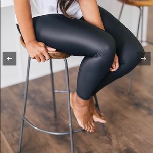 Black Metallic Light n Tight Hi-Rise 7/8 24"